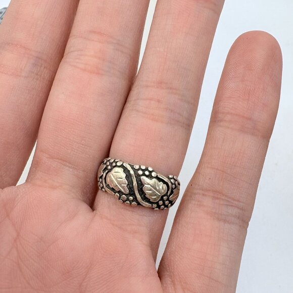 VTG Solid Sterling Silver 925 Leaf Floral Design Tapered Band Ring Size 6.25 - Picture 6 of 8